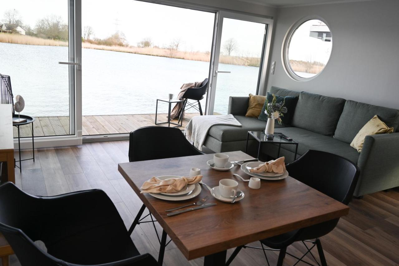 Hausboot Kajuete Am Nixensteg Am Wangermeer Mit Hund Schillig Exterior photo