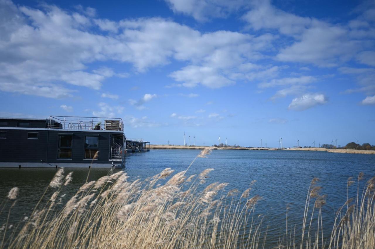 Hausboot Kajuete Am Nixensteg Am Wangermeer Mit Hund Schillig Exterior photo